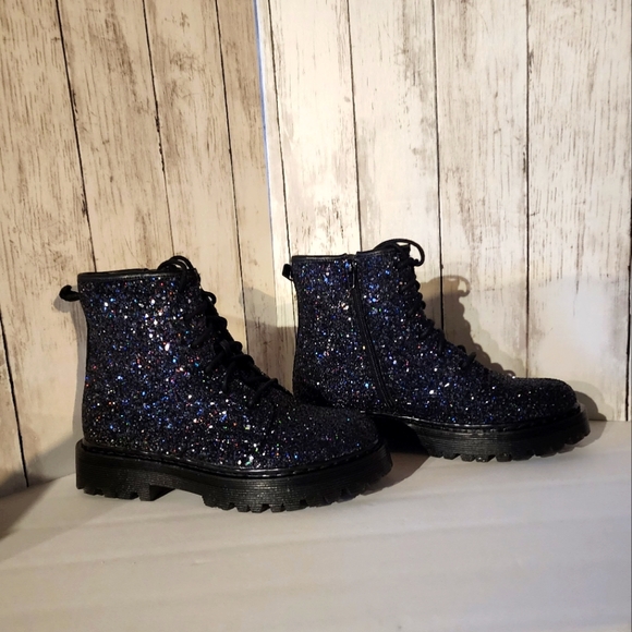 *SOLD* Steve Madden Black Chunky Glitter Boots Size 6 NWT - Picture 2 of 9